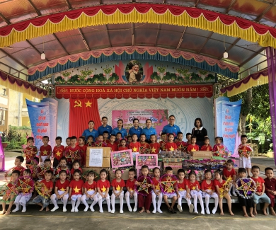 Chương trình Thiện nguyện "Vui Tết Trung thu" cho các bé trường Mầm non Liên Hiệp, Bắc Quang, Hà Giang